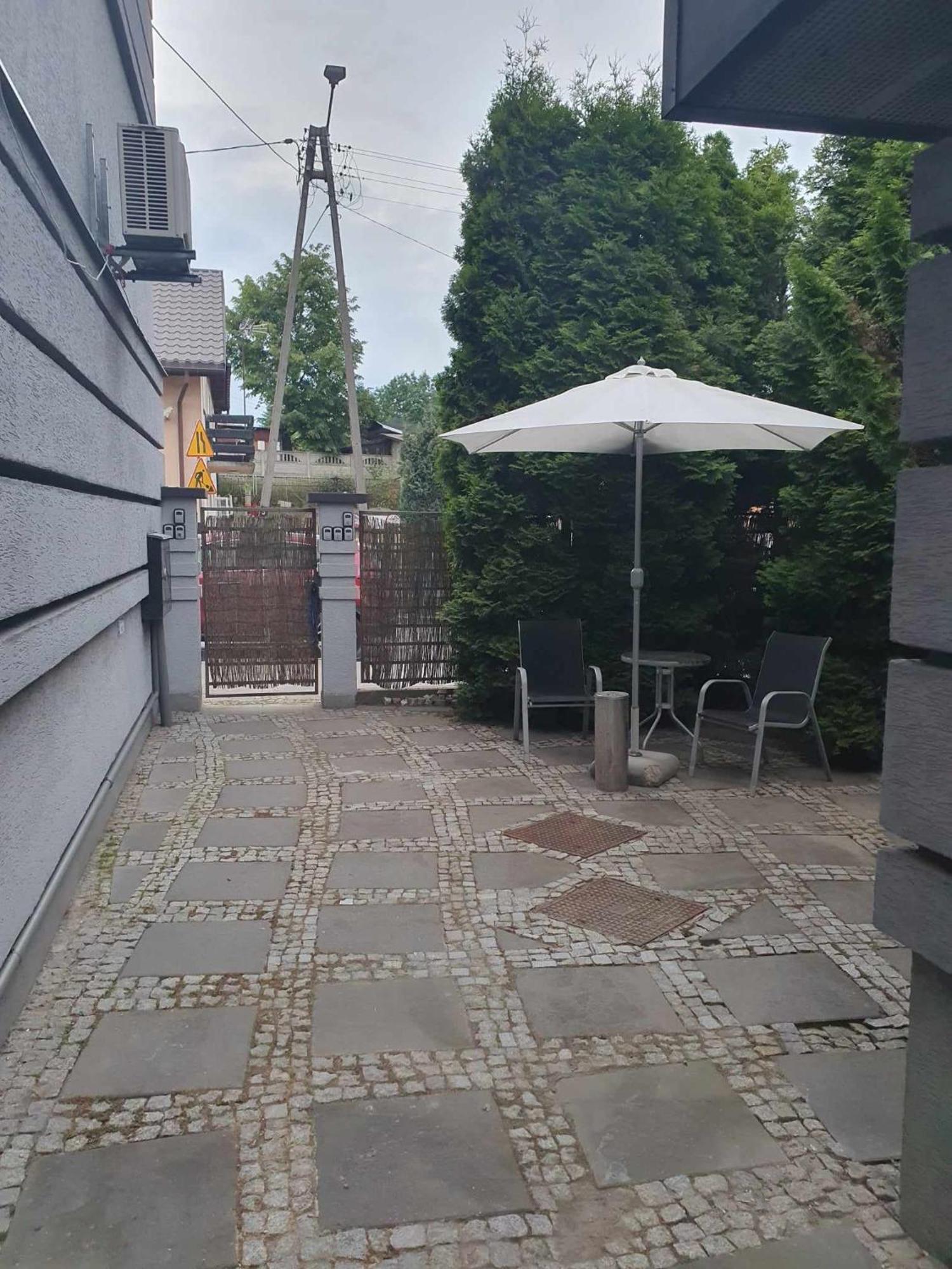 Maly Domek Kawalerka Starachowice Exteriör bild